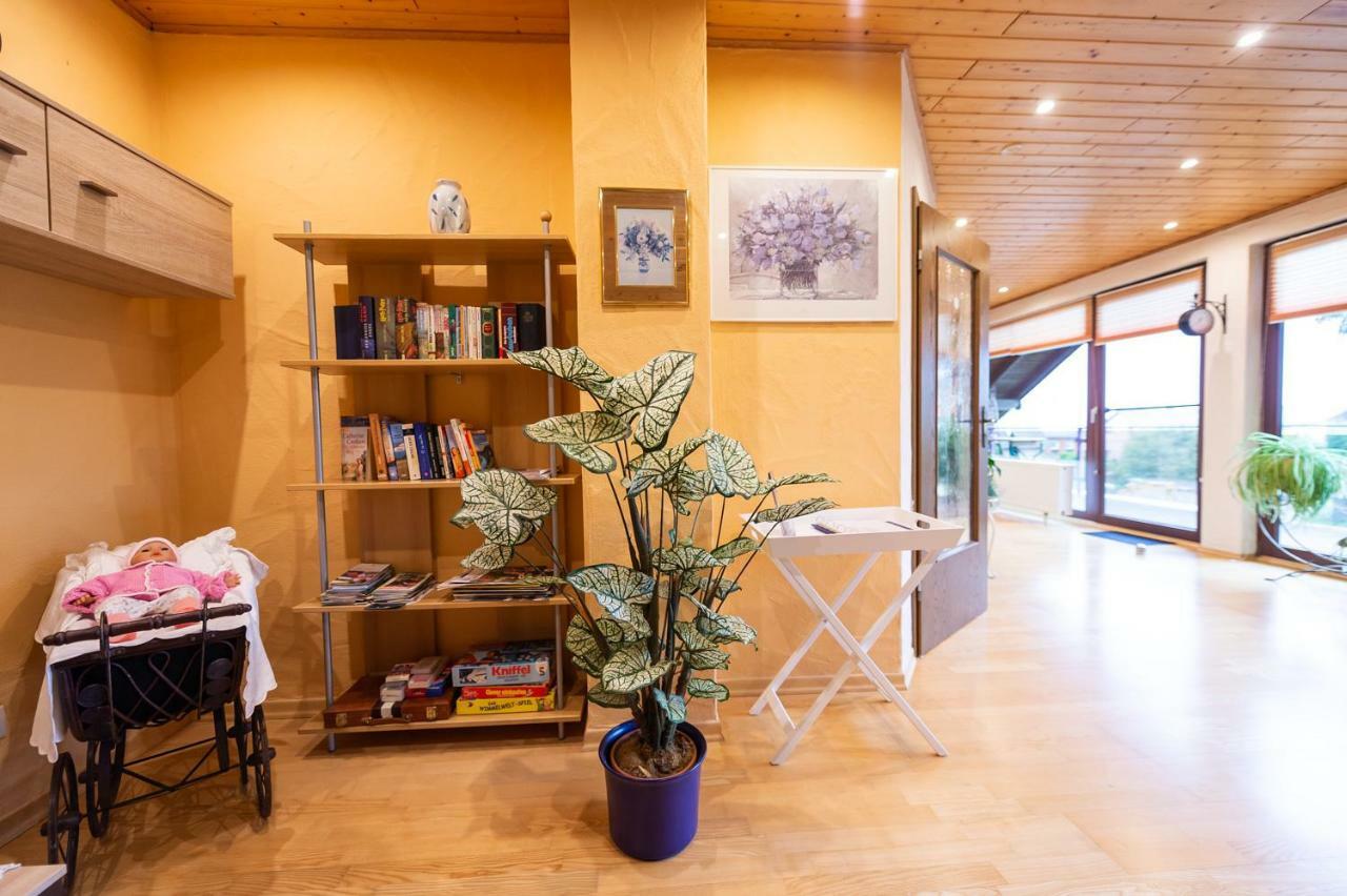 Ferienwohnung Virginija Ditscheid エクステリア 写真