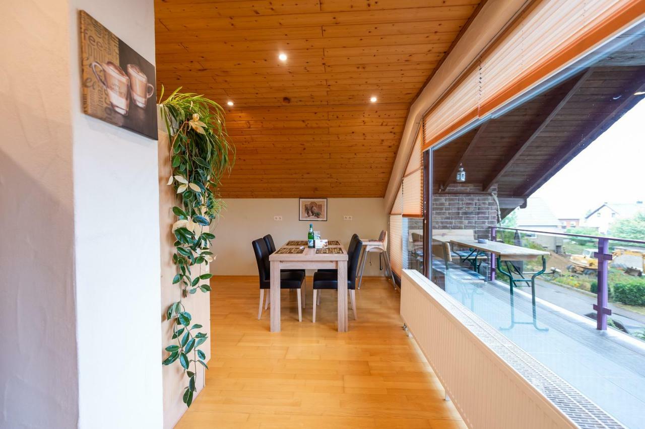Ferienwohnung Virginija Ditscheid エクステリア 写真